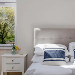 The Loft - Rural Setting With Parking Apartment