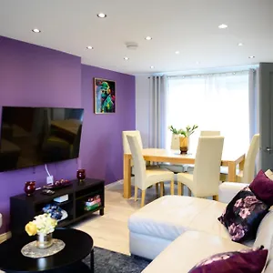 3Br,1 Bathroom,1 Shower,Cctv,Perfect For Business Trip & Families Holiday Or Working Proffesionals-Just 5 Min From M1,500Mb Wi-Fi,Netflix,Fully Equiped Kitchen,Asda Supermarket 5 Min Walk,Free Secure Parking&Relaxing Garden Nottingham
